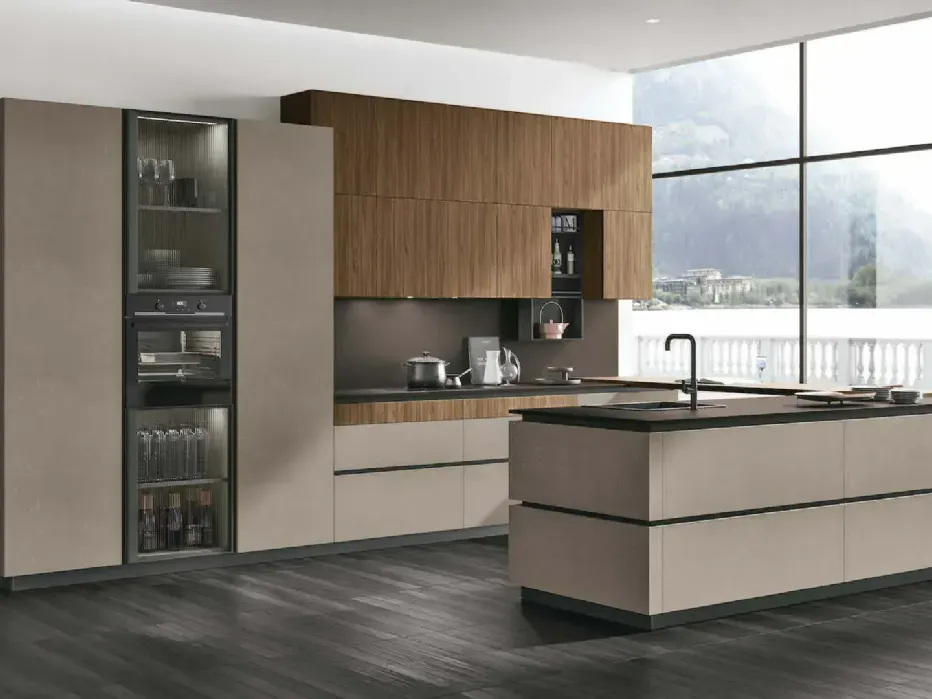 Island and columns in Visone Cement. Wall units in Eucalyptus Walnut. Countertop and backsplash in Orinoco Cacao Fenix. For-Me open units in Brushed Black.