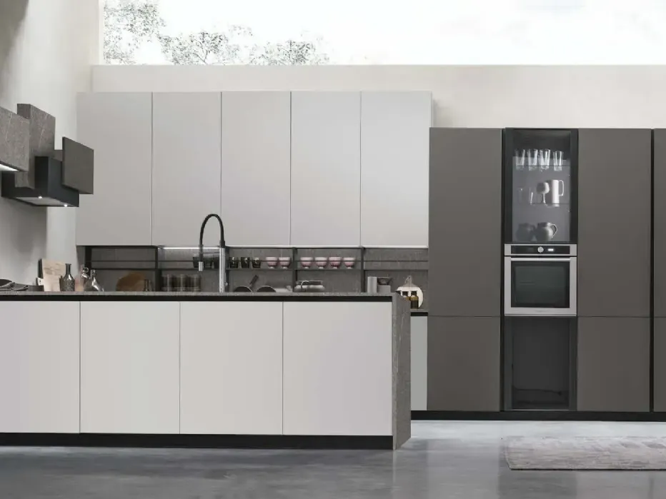 Base and wall units in matt Nebbia PET. Columns in matt Gunmetal PET. Top, backsplash, and wall units in dark Piasentina textured finish.